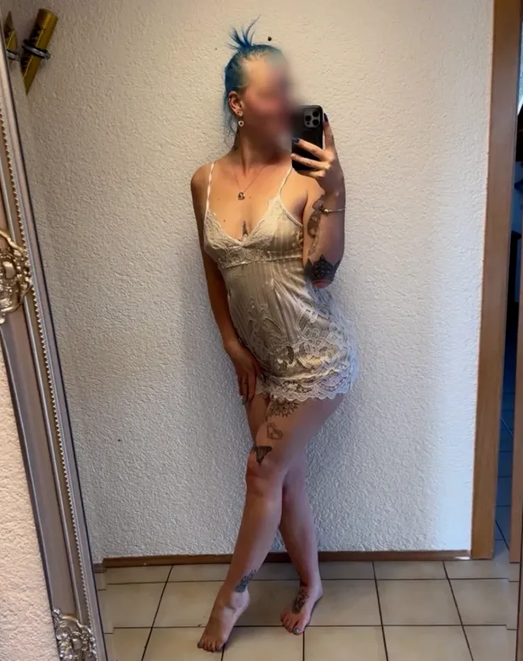 Andrea, 25