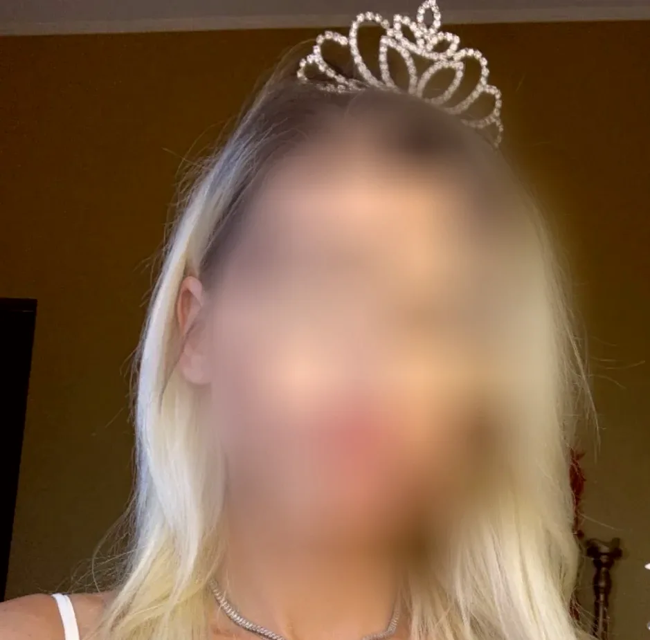 Anna, 35