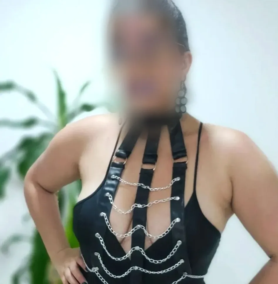 Emilia, 39