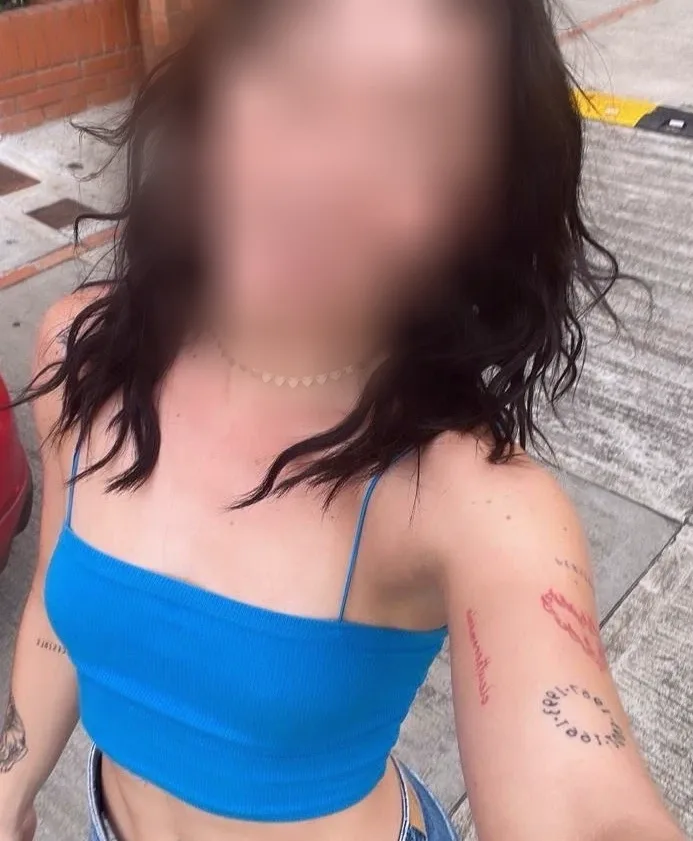 Lara, 23
