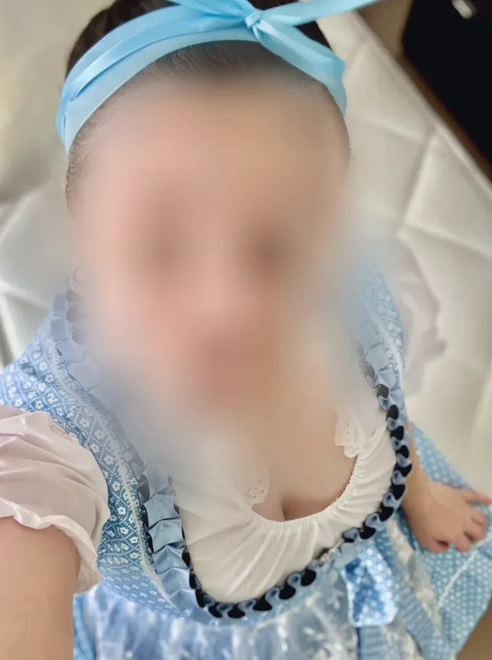 Neele, 33