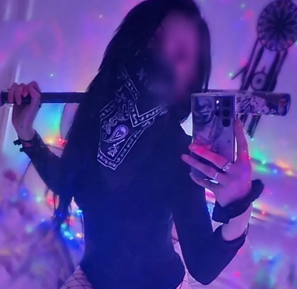 Nicole, 28